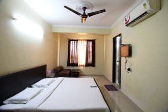 Hotel Deluxe Plaza, Agra 4